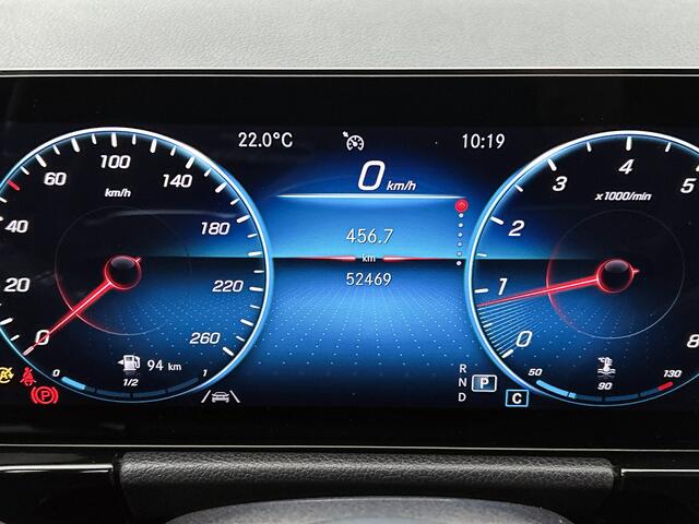 Mercedes-Benz GLA-KLASSE 180 | Trekhaak | Stoelverwarming | Apple Carplay | Elektrische Kofferklep | Inclusief 24 maanden MB Certified garantie voor Europa.