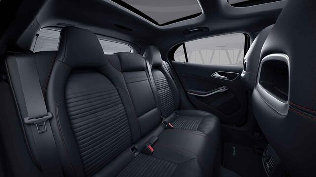 Mercedes-Benz GLA-KLASSE 180 Business Solution AMG | Panoramadak | Night | Apple Carplay | Keyless | Achteruitrijcamera | Stoelverwarming |