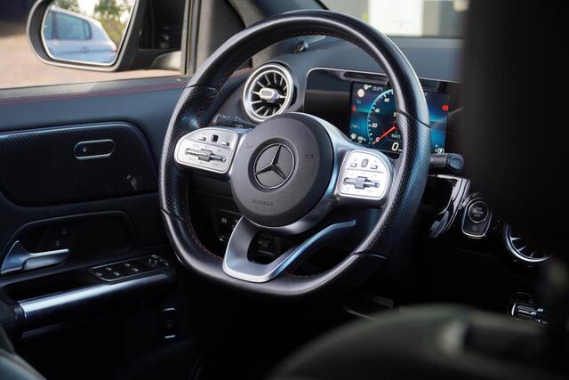Mercedes-Benz GLA-KLASSE 200 AMG Night pakket Camera Trekhaak