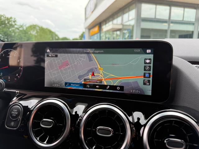 Mercedes-Benz GLA-KLASSE 200 AMG LINE AUTOMAAT NAVI PDC-CAMERA STOELVW.