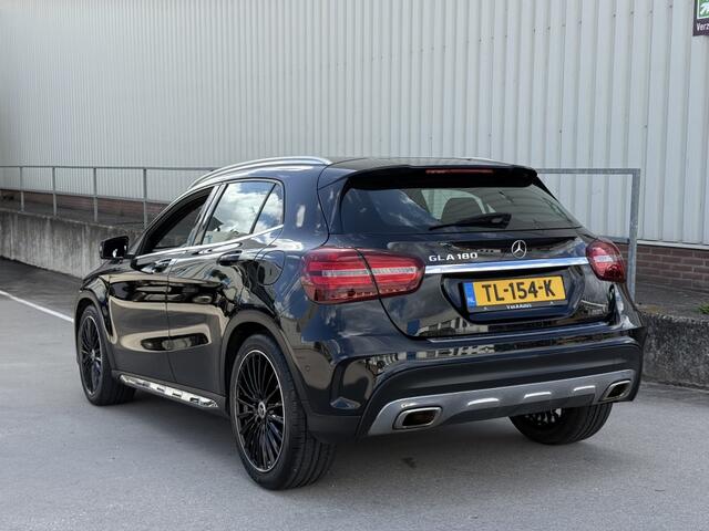 Mercedes-Benz GLA-KLASSE 180 Bus. Sol. AMG