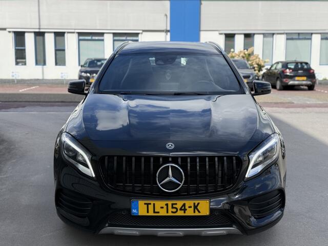 Mercedes-Benz GLA-KLASSE 180 Bus. Sol. AMG