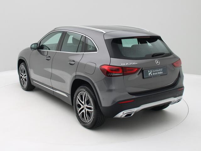 Mercedes-Benz GLA-KLASSE 250 e Progressive Camera, Carplay, Sfeerverlichting