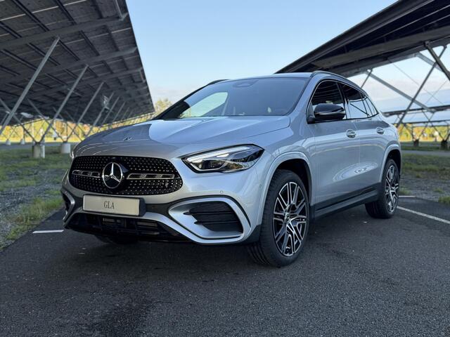 Mercedes-Benz GLA-KLASSE 250e 140 Years Edition | AMG line | Night | Panoramadak | Trekhaak | Sfeerverlichting | Stoelverwarming | Multibeam LED |