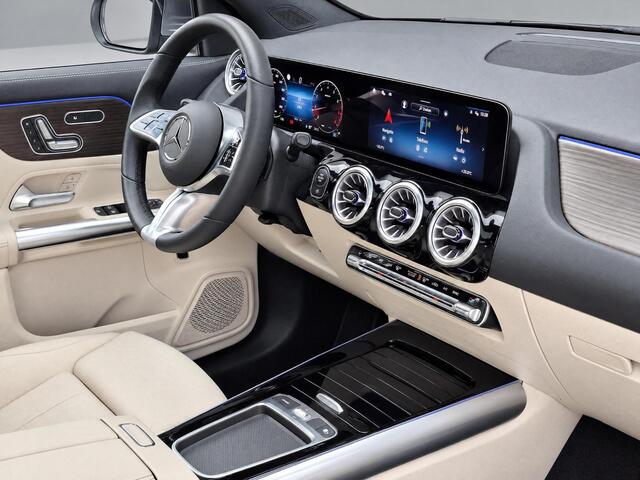 Mercedes-Benz GLA-KLASSE 180 Star Edition Luxury Line | Panoramadak | Trekhaak Wegklapbaar | Memory Pakket | Achteruitrijcamera | Sfeerverlichting | Stoelverwarming | Dodehoekassistentie | Multibeam LED | Keyless-GO | Elektrisch Bedienbare Achterklep