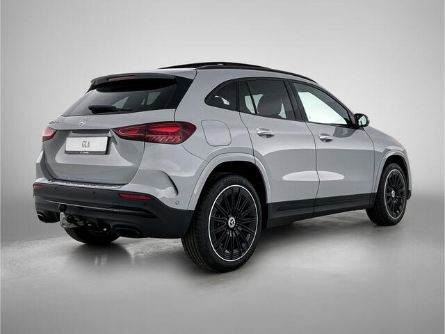 Mercedes-Benz GLA-KLASSE 250 e 140 Year Edition | Plus pakket | Nightpakket | Trekhaak | Panoramaschuifdak | 20" multispaaks lichtmetalen velgen | Warmtewerend, donkergetint glas |