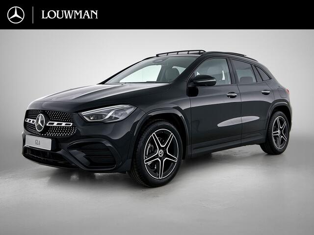 Mercedes-Benz GLA-KLASSE 180 Business Solution AMG | Premium Plus pakket | Nightpakket | Trekhaak | Panoramaschuifdak | GUARD 360 ° Plus | DISTRONIC | 360° camera | 19" vijf-dubbelspaaks AMG velgen |