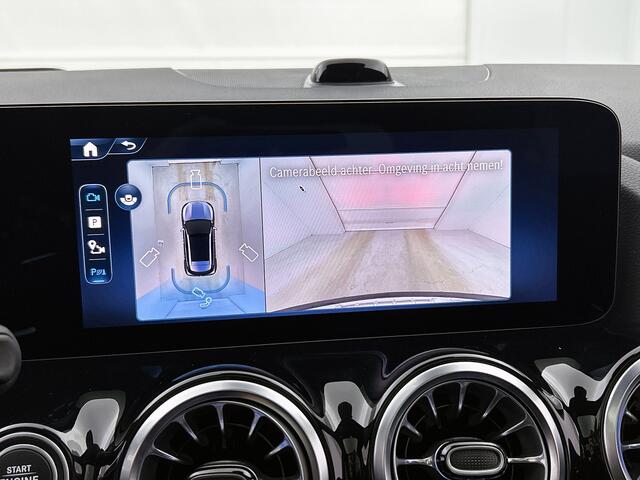 Mercedes-Benz GLA-KLASSE 180 Business Solution AMG | Premium Plus pakket | Nightpakket | Trekhaak | Panoramaschuifdak | GUARD 360 ° Plus | DISTRONIC | 360° camera | 19" vijf-dubbelspaaks AMG velgen |