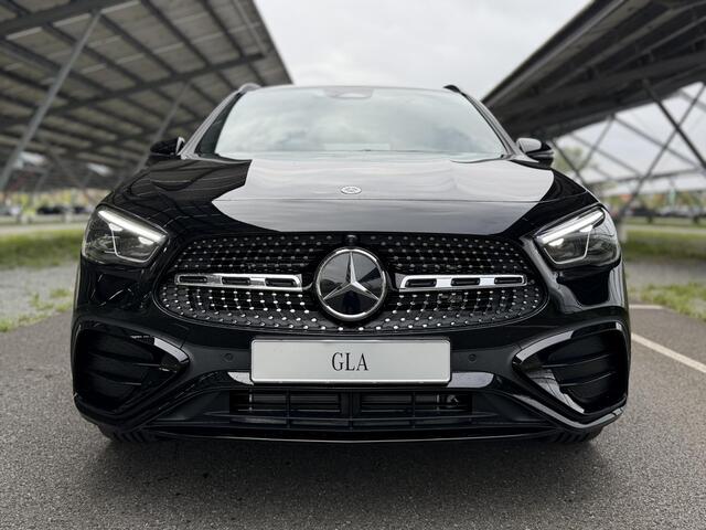 Mercedes-Benz GLA-KLASSE 250 e 140 Years Edition | AMG line | Night | Panoramadak | Head-up display | Trekhaak | 360 camera | Memory stoelen |