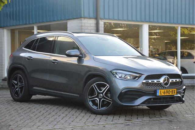 Mercedes-Benz GLA-KLASSE 200 AMG Line PANORAMADAK | DISTRONIC | SFEERVERLICHTING | TREKHAAK | CAMERA | DAB | LED | ENZ