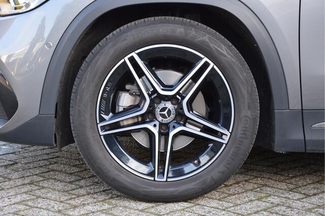 Mercedes-Benz GLA-KLASSE 200 AMG Line PANORAMADAK | DISTRONIC | SFEERVERLICHTING | TREKHAAK | CAMERA | DAB | LED | ENZ