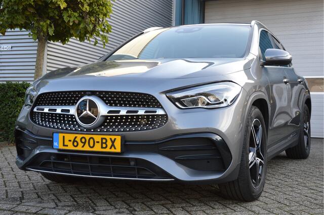 Mercedes-Benz GLA-KLASSE 200 AMG Line PANORAMADAK | DISTRONIC | SFEERVERLICHTING | TREKHAAK | CAMERA | DAB | LED | ENZ