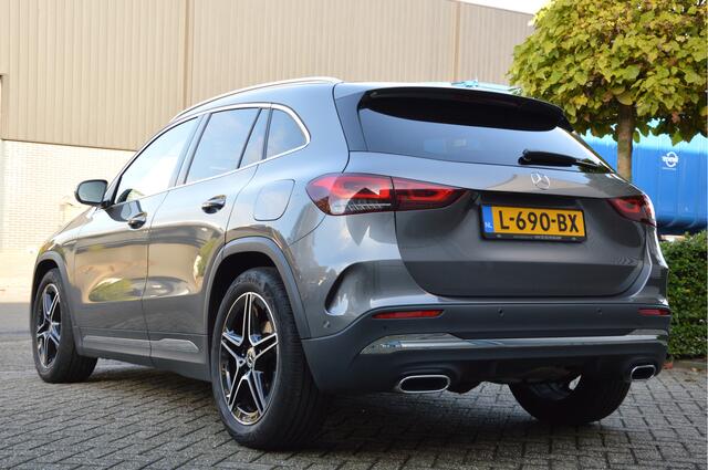 Mercedes-Benz GLA-KLASSE 200 AMG Line PANORAMADAK | DISTRONIC | SFEERVERLICHTING | TREKHAAK | CAMERA | DAB | LED | ENZ