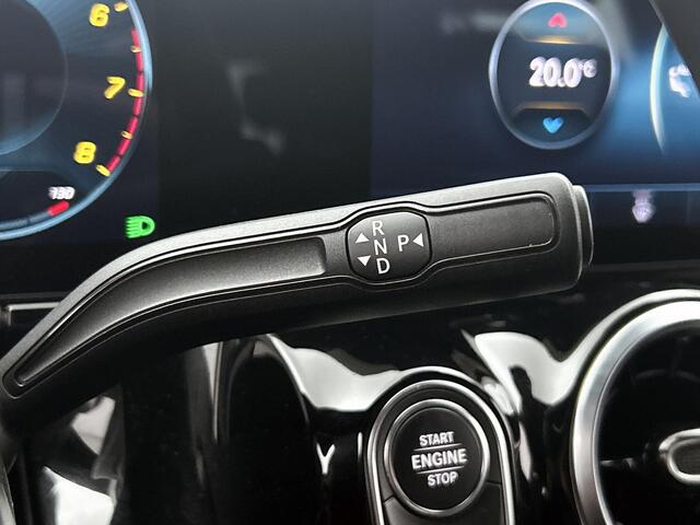 Mercedes-Benz GLA-KLASSE 200 AMG line | Trekhaak | Alarm scm 3 | Dodehoek assistent | Stoelverwarming | Achteruitrijcamera | Spiegel pakket Inclusief 24 maanden Mercedes-Benz Certified garantie voor Europa.