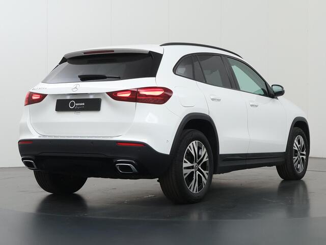 Mercedes-Benz GLA-KLASSE 250 e Luxury Line | SOH 96,7% | Night Pakket | Elek. Trekhaak | Stoelverwarming | Winter pakket | Elek. Achterklep |