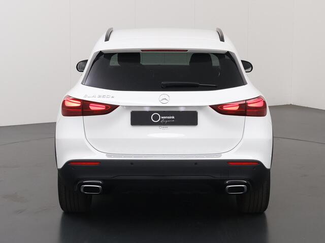 Mercedes-Benz GLA-KLASSE 250 e Luxury Line | SOH 96,7% | Night Pakket | Elek. Trekhaak | Stoelverwarming | Winter pakket | Elek. Achterklep |