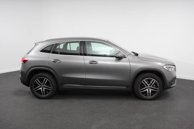 Mercedes-Benz GLA-KLASSE 200 Progressive Automaat Navigatie Climate control Cruise Control LED Elektrische Achterklep Lichtmetalen Velgen Camera