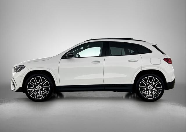 Mercedes-Benz GLA-KLASSE 250 e 140 Year Edition | Plus pakket | Nightpakket | Trekhaak | Panoramaschuifdak | 360° camera | 20" tien-dubbelspaaks AMG velgen | Warmtewerend, donkergetint glas |