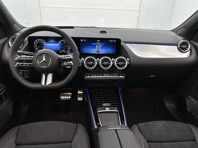 Mercedes-Benz GLA-KLASSE 250 e 140 Year Edition | Plus pakket | Nightpakket | Trekhaak | Panoramaschuifdak | 360° camera | 20" tien-dubbelspaaks AMG velgen | Warmtewerend, donkergetint glas |