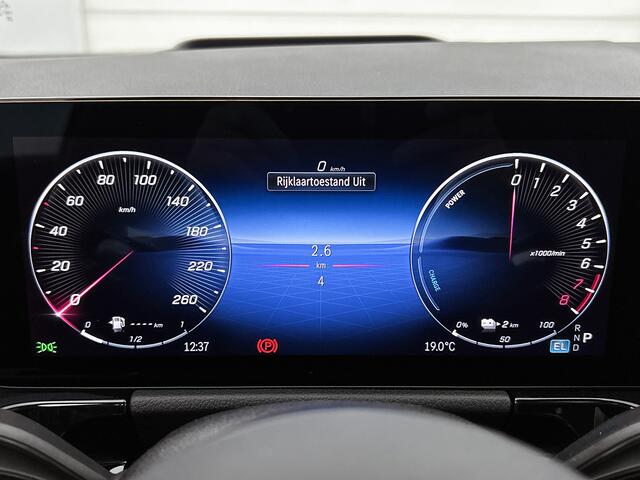 Mercedes-Benz GLA-KLASSE 250 e 140 Year Edition | Premium Plus pakket | Nightpakket | Parkeerpakket | Trekhaak | Panoramaschuifdak | 360° camera | 20" tien-dubbelspaaks AMG velgen | Warmtewerend, donkergetint glas |