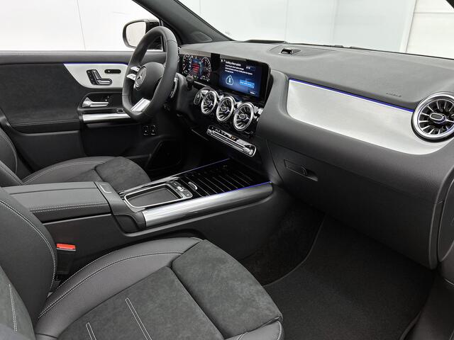 Mercedes-Benz GLA-KLASSE 250 e 140 Year Edition | Premium Plus pakket | Nightpakket | Parkeerpakket | Trekhaak | Panoramaschuifdak | 360° camera | 20" tien-dubbelspaaks AMG velgen | Warmtewerend, donkergetint glas |