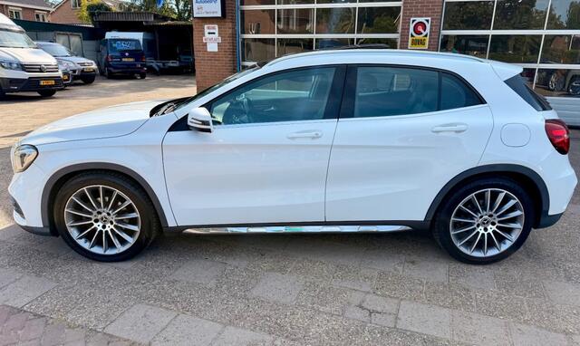 Mercedes-Benz GLA-KLASSE 200 PREMIUM PLUS A/T Leder panorama dak Trekhaak.