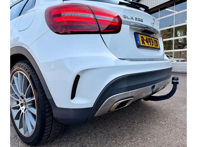 Mercedes-Benz GLA-KLASSE 200 PREMIUM PLUS A/T Leder panorama dak Trekhaak.
