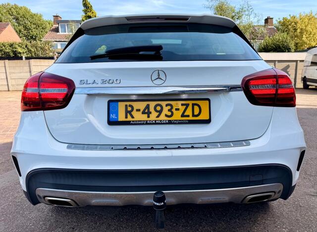 Mercedes-Benz GLA-KLASSE 200 PREMIUM PLUS A/T Leder panorama dak Trekhaak.