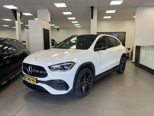 Mercedes-Benz GLA-KLASSE 250 e AMG Line PLUG-IN HYBRID / PANODAK / LEDER / TREKH. /