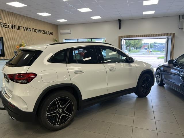 Mercedes-Benz GLA-KLASSE 250 e AMG Line PLUG-IN HYBRID / PANODAK / LEDER / TREKH. /