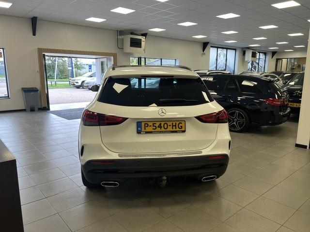 Mercedes-Benz GLA-KLASSE 250 e AMG Line PLUG-IN HYBRID / PANODAK / LEDER / TREKH. /