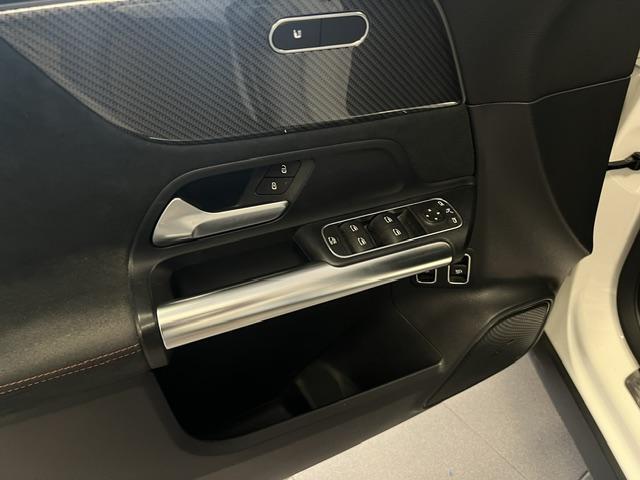 Mercedes-Benz GLA-KLASSE 250 e AMG Line PLUG-IN HYBRID / PANODAK / LEDER / TREKH. /