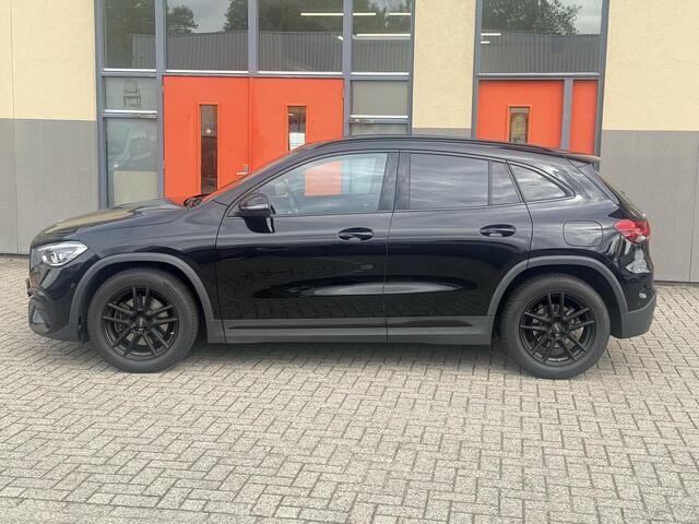 Mercedes-Benz GLA-KLASSE 200 AMG Line, Automaat, Alcantara