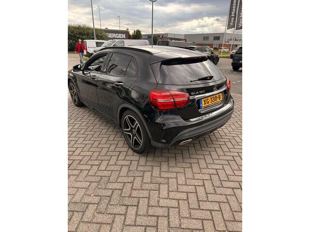 Mercedes-Benz GLA-KLASSE 180 Business Solution AMG