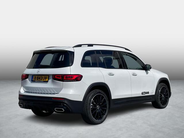 Mercedes-Benz GLB-Klasse 180 AMG | Panoramadak | Adaptive onderstel | | Night Pakket | Panoramadak | Adaptief Onderstel met Verstelbare Demping | Apple CarPlay | Android Auto | Sierdelen Walnotenhout Zwart | Alarm | Stoelverwarming | Sfeerverlichting | Showmodel SALE