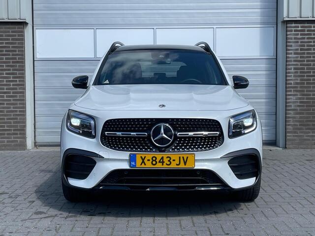 Mercedes-Benz GLB-Klasse 180 AMG | Panoramadak | Adaptive onderstel | | Night Pakket | Panoramadak | Adaptief Onderstel met Verstelbare Demping | Apple CarPlay | Android Auto | Sierdelen Walnotenhout Zwart | Alarm | Stoelverwarming | Sfeerverlichting | Showmodel SALE