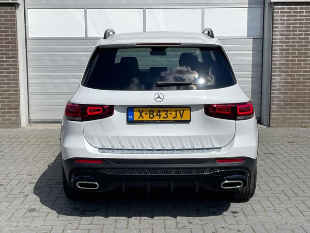Mercedes-Benz GLB-Klasse 180 AMG | Panoramadak | Adaptive onderstel | | Night Pakket | Panoramadak | Adaptief Onderstel met Verstelbare Demping | Apple CarPlay | Android Auto | Sierdelen Walnotenhout Zwart | Alarm | Stoelverwarming | Sfeerverlichting | Showmodel SALE