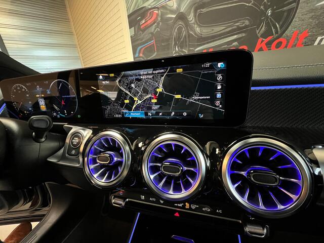 Mercedes-Benz GLB-Klasse 250 AMG Line 224 PK / Automaat / Panoramadak / AMG Leder Sport Stoel Pakket / 19" LM Velgen / Apple Carplay / Navigatie / Camera / LED / 1e Eigenaar!