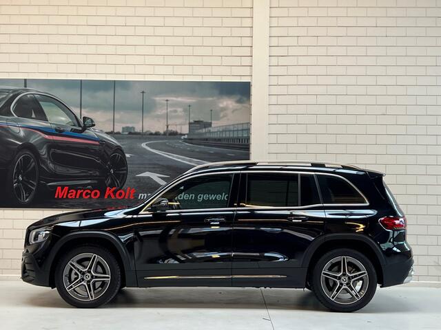 Mercedes-Benz GLB-Klasse 250 AMG Line 224 PK / Automaat / Panoramadak / AMG Leder Sport Stoel Pakket / 19" LM Velgen / Apple Carplay / Navigatie / Camera / LED / 1e Eigenaar!