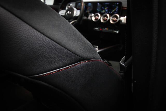 Mercedes-Benz GLB-Klasse 200 Business Solution AMG | WIDESCREEN | PANORAMADAK | APPLE CARPLAY | CAMERA | 19"