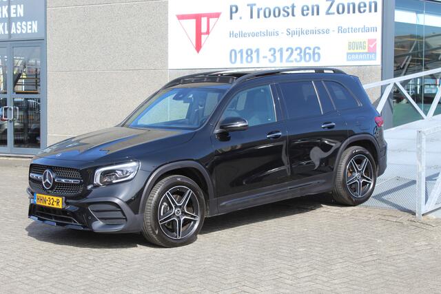 Mercedes-Benz GLB-Klasse 200 AMG AUTOMAAT/Panoramadak/Sfeerverlichting/Navigatie/Cruise control/Climate control/Achteruitrijcamera/Parkeersensoren/Stoelverwarming/Elektrische achterklep/Trekhaak/Spraakbediening/Keyless.