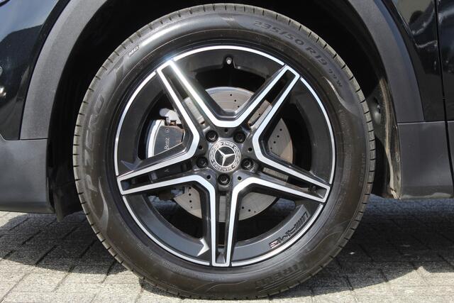 Mercedes-Benz GLB-Klasse 200 AMG AUTOMAAT/Panoramadak/Sfeerverlichting/Navigatie/Cruise control/Climate control/Achteruitrijcamera/Parkeersensoren/Stoelverwarming/Elektrische achterklep/Trekhaak/Spraakbediening/Keyless.