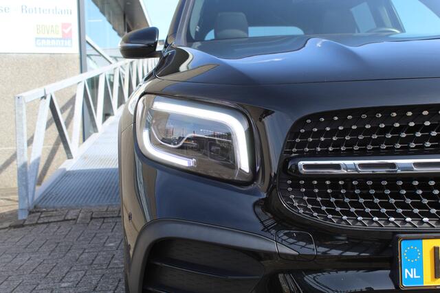 Mercedes-Benz GLB-Klasse 200 AMG AUTOMAAT/Panoramadak/Sfeerverlichting/Navigatie/Cruise control/Climate control/Achteruitrijcamera/Parkeersensoren/Stoelverwarming/Elektrische achterklep/Trekhaak/Spraakbediening/Keyless.