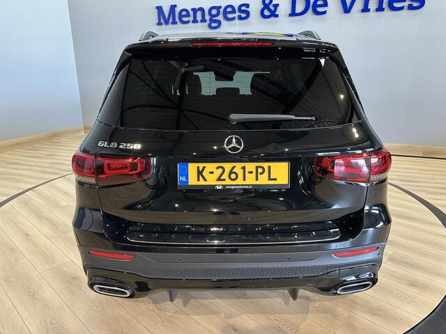 Mercedes-Benz GLB-Klasse 250 Premium Plus 7pers. AMG Line | LED | Panorama | Trekhaak | Widescreen | Sfeer | Keyless | 20" velgen | Apple Carplay Android Auto | Isofix | NAP |