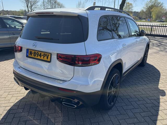 Mercedes-Benz GLB-Klasse 200 Premium Plus 7p. / Panoramadak / Camera / 20'' / Sfeerverlichting / Navigatie / Dodehoek / DAB / Stoelverwarming / Cruise Control