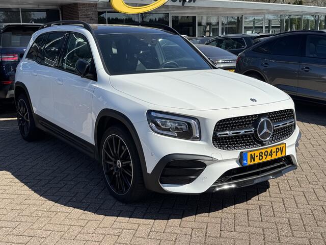 Mercedes-Benz GLB-Klasse 200 Premium Plus 7p. / Panoramadak / Camera / 20'' / Sfeerverlichting / Navigatie / Dodehoek / DAB / Stoelverwarming / Cruise Control