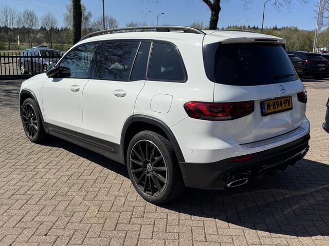 Mercedes-Benz GLB-Klasse 200 Premium Plus 7p. / Panoramadak / Camera / 20'' / Sfeerverlichting / Navigatie / Dodehoek / DAB / Stoelverwarming / Cruise Control