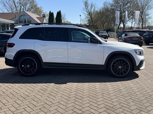 Mercedes-Benz GLB-Klasse 200 Premium Plus 7p. / Panoramadak / Camera / 20'' / Sfeerverlichting / Navigatie / Dodehoek / DAB / Stoelverwarming / Cruise Control