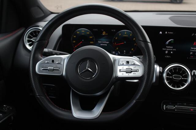 Mercedes-Benz GLB-Klasse 200 Premium Plus 7p. / Panoramadak / Camera / 20'' / Sfeerverlichting / Navigatie / Dodehoek / DAB / Stoelverwarming / Cruise Control