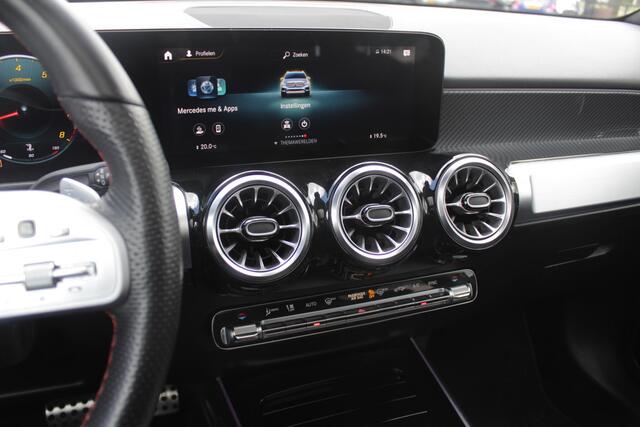 Mercedes-Benz GLB-Klasse 200 Premium Plus 7p. / Panoramadak / Camera / 20'' / Sfeerverlichting / Navigatie / Dodehoek / DAB / Stoelverwarming / Cruise Control